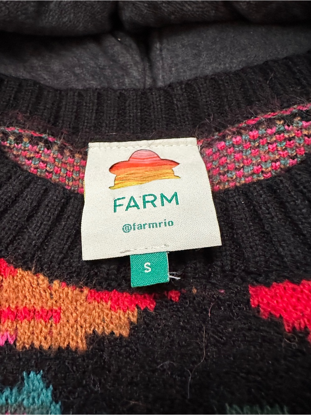FARM Rio Lovers Apple Abstract Sweater Size Small - Picture 3 of 5